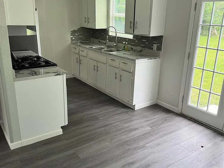 4215 Botany Ln — Photo 11