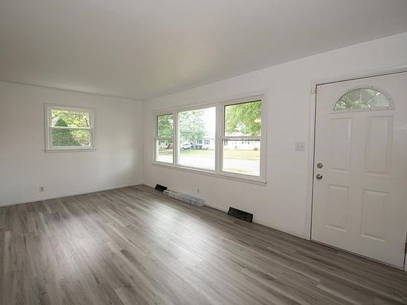 3rd image of 1314 Canterbury Dr