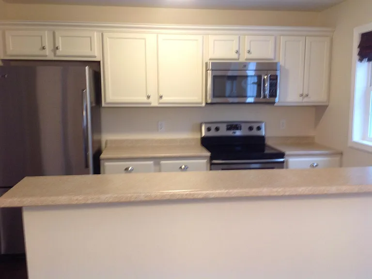 84 Holly St #B — Photo 16