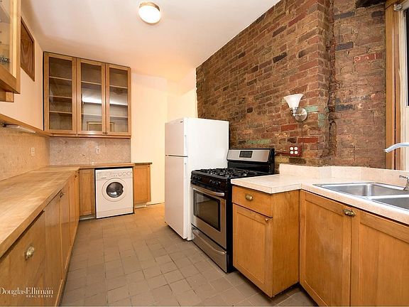 3rd image of 125 E 4th St APT 8