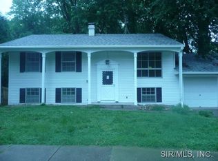 1106 Merlin Ln, Godfrey, IL 62035