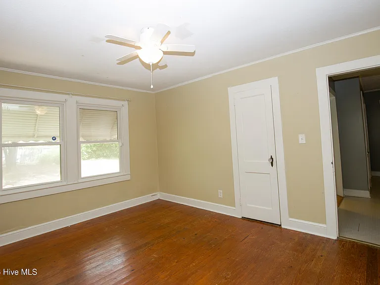 701 E Main St — Photo 14