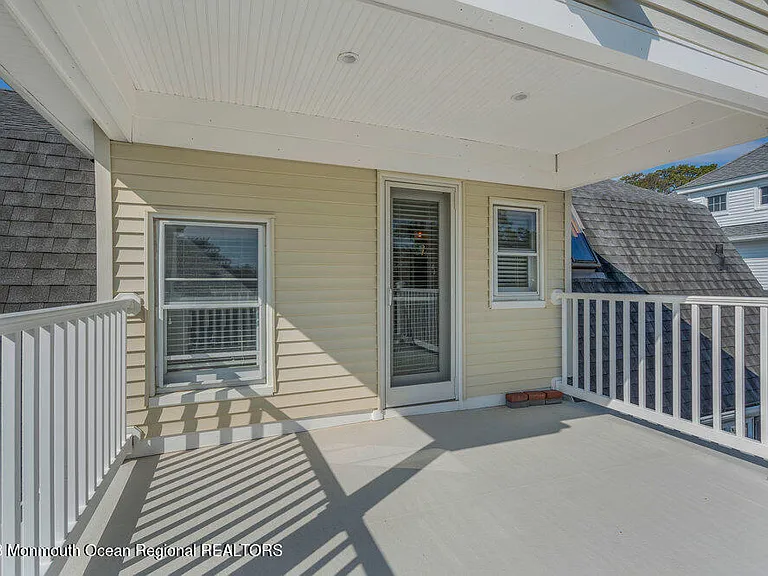 64 Curtis Ave — Photo 32