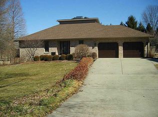 567 Harrison Ridge Ct, Columbus, IN 47201