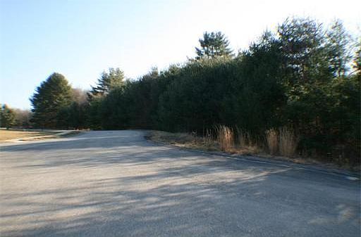 2nd image of 8 Fairway Dr