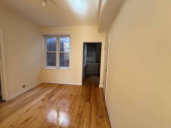 5th image of 923 N Leavitt St APT 2