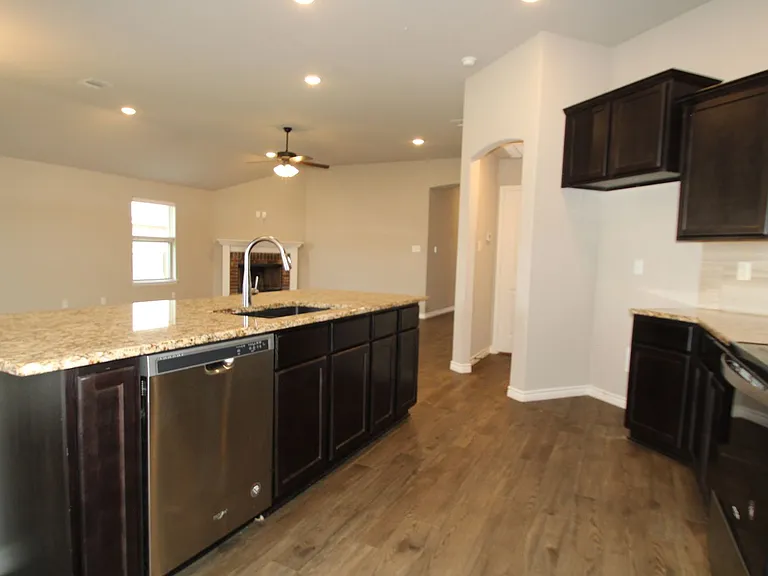 902 Clanton Cv — Photo 12