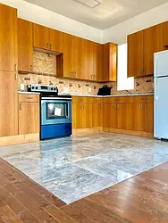 Rented by R New York