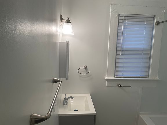 4th image of 11 Underwood St #7
