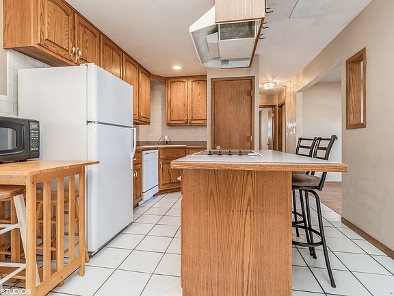 5th image of 3021 Heritage Dr APT 3
