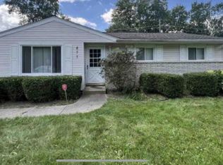 877 N Commerce Rd, Commerce Township, MI 48382