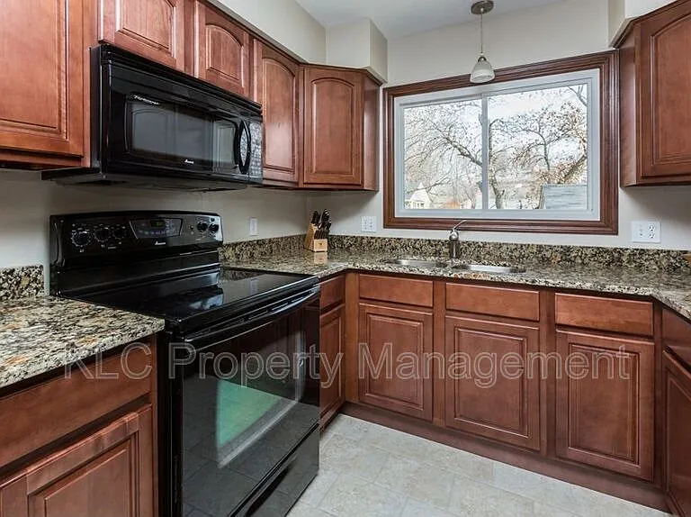 8302 Twana Dr — Photo 3