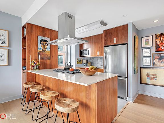4th image of 500 W 30th St APT 14N