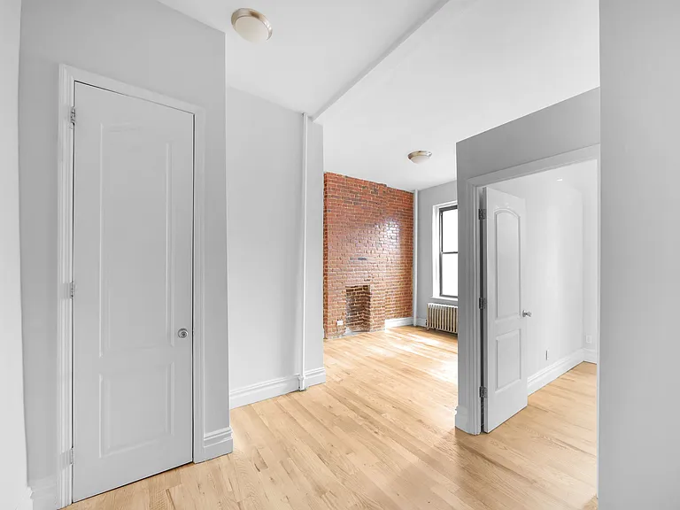 1688 York Ave #2A — Photo 1