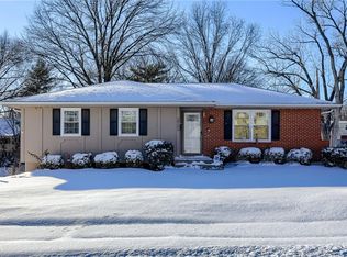 18105 E Redwood Dr, Independence, MO 64056