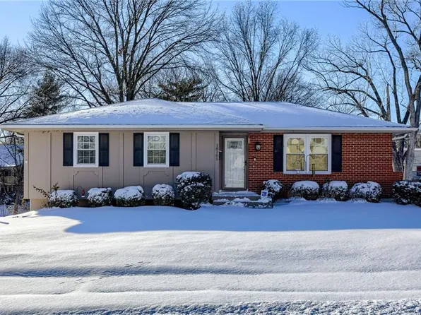 18105 E Redwood Dr, Independence, MO 64056