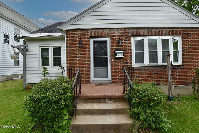 5th image of 1702 Lenox Road