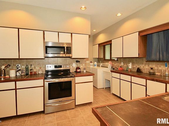 4th image of 4 Hillcrest Dr