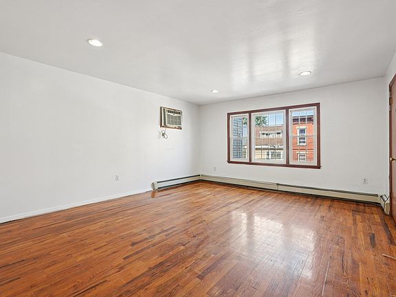 5th image of 105 Beacon Ave #2
