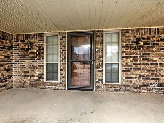 3rd image of 308 E Parkland Dr