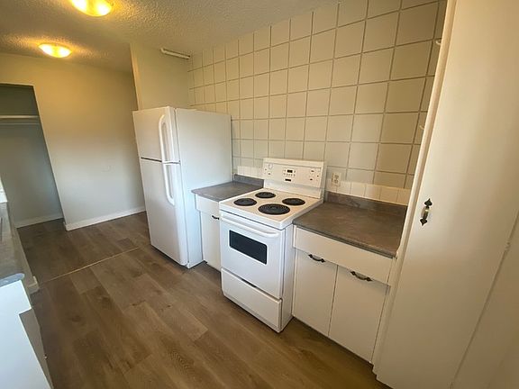 3rd image of 16326 106a Ave NW