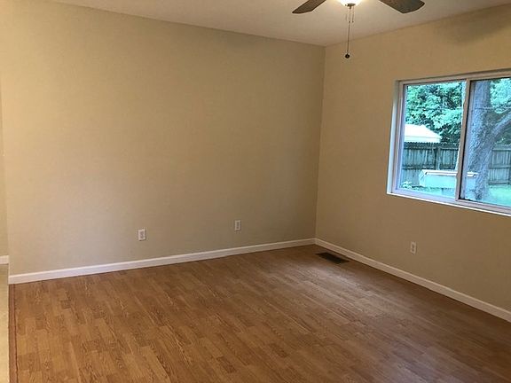 4th image of 1717 Hawthorne Ave