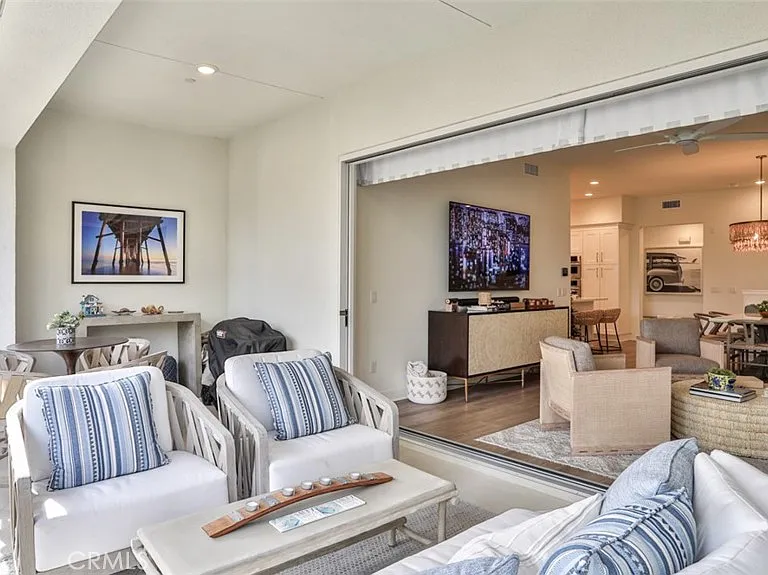3319 Doheny Way — Photo 24