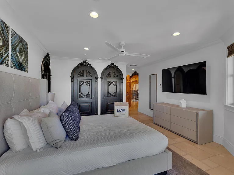 1011 Rhodes Villa Ave — Photo 19