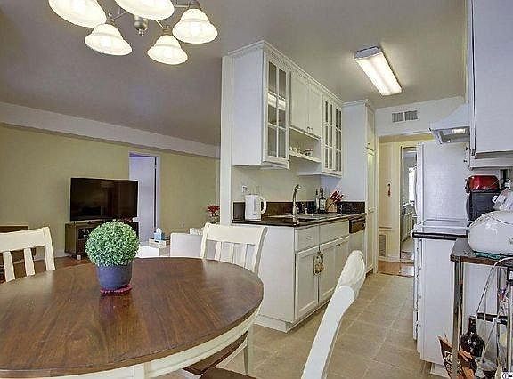 5th image of 330 S Mentor Ave Unit 104