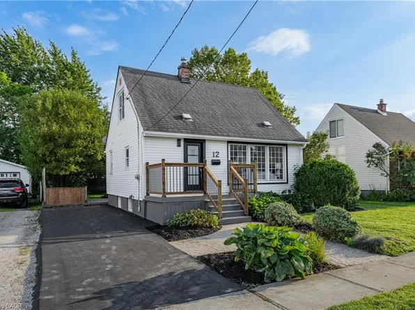 12 Admiral Rd, Saint Catharines, ON L2P 1G5