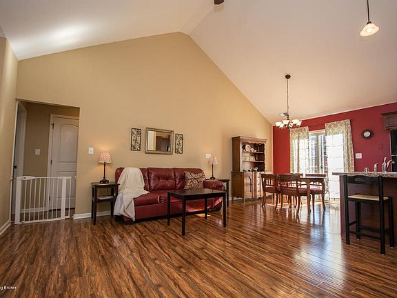 5th image of 462 Berger Farm Dr