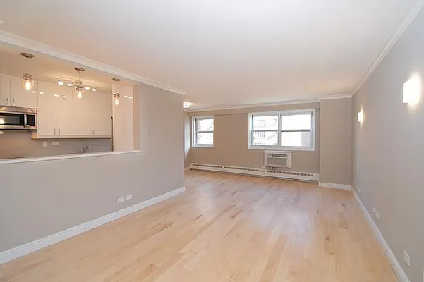 Sold by R New York | media 20