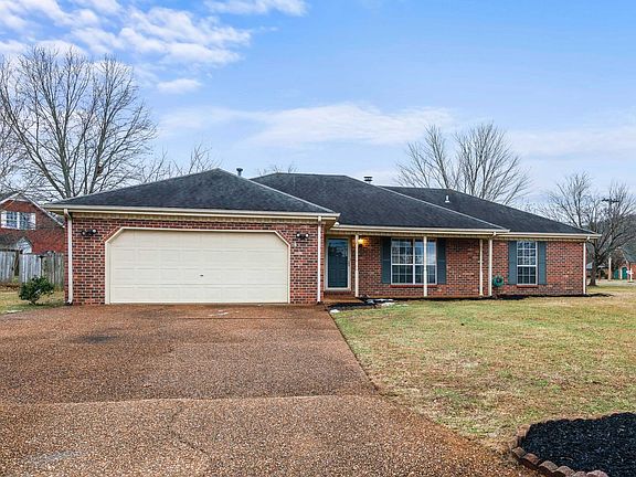 2nd image of 500 Decherd Ln