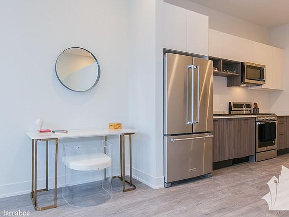 3rd image of 855 N Larrabee St #512
