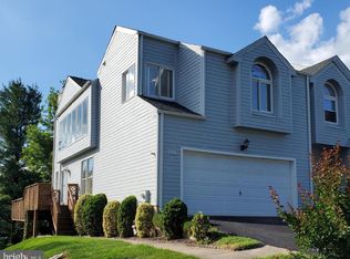 208 Sleepy Hollow Ct, Newark, DE 19711