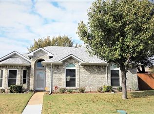 2709 Austin Dr, Mesquite, TX 75181
