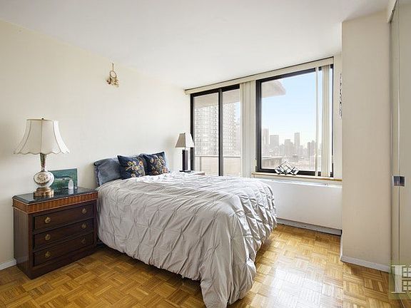 2nd image of 161 W 61st St APT 25H