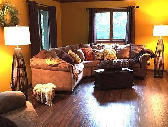 3rd image of 15805 Pineview Dr