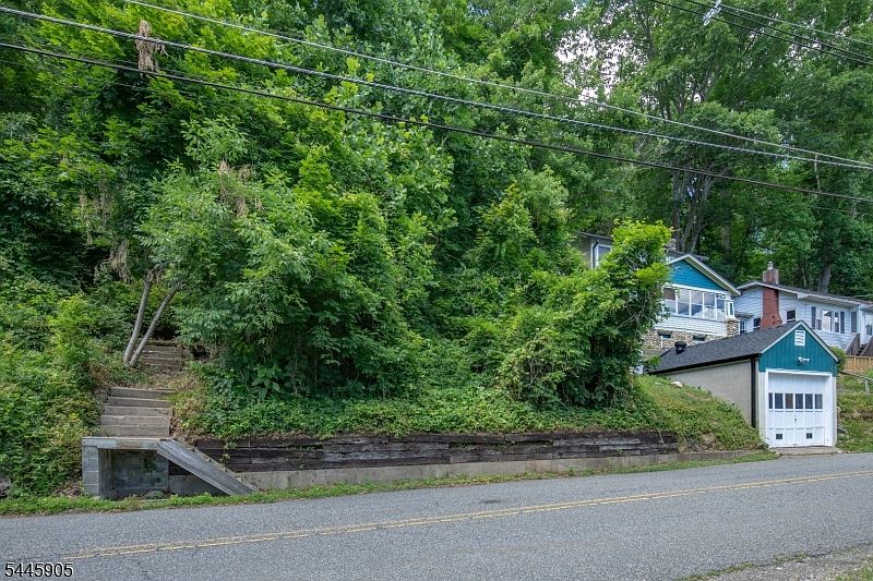 2nd image of 116 Lakeside Dr