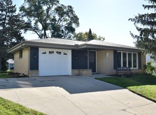 1913 Empire Dr, Waukesha, WI 53186