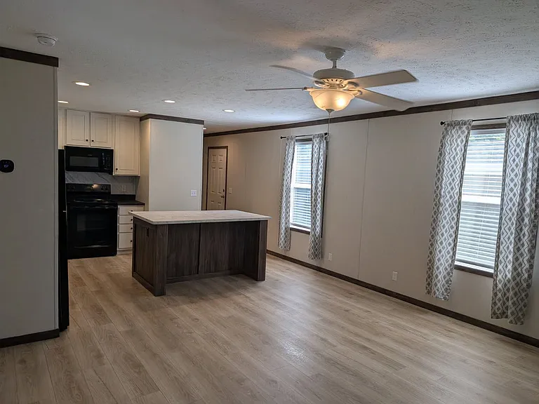 Avon Lakes Estates — Photo 8