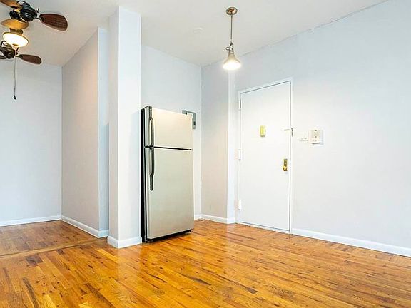 3rd image of 272 Grand St APT 4
