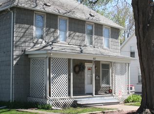 617 E Spruce St, Canton, IL 61520