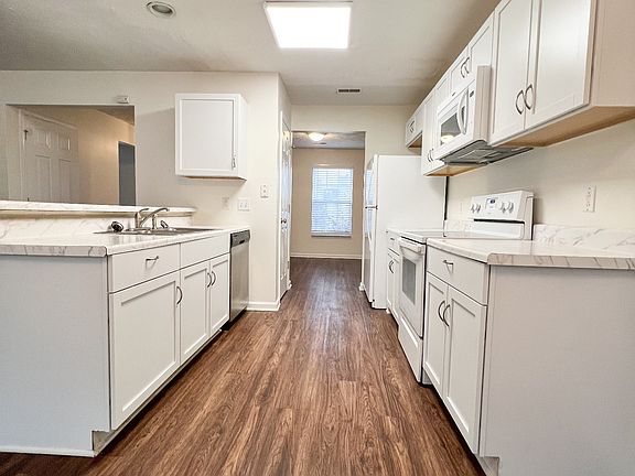 4th image of 800 Cainbrook Ct