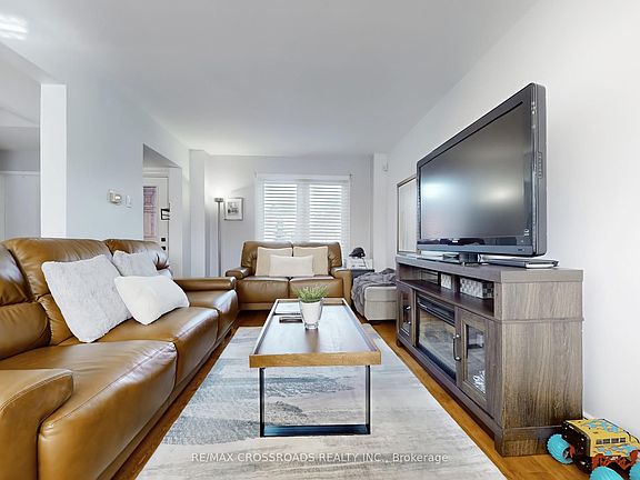 3rd image of 64 Sable Cres