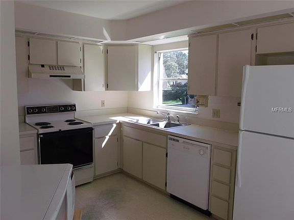 5th image of 13215 Greenview Ct