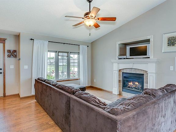 4th image of 130 W Harmony Ct