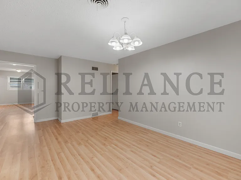 2732 N Grove St — Photo 7