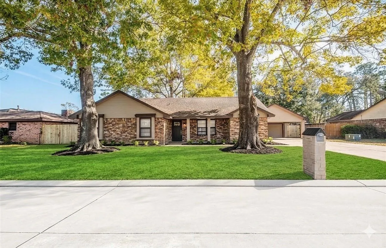 3 bed, 2.0 bath, 1588 sqft, $2,300 — Photo 1