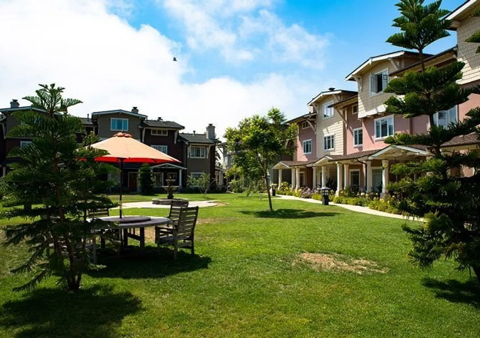 Beautiful Two-Story Townhouse With Garage!! — Photo 2